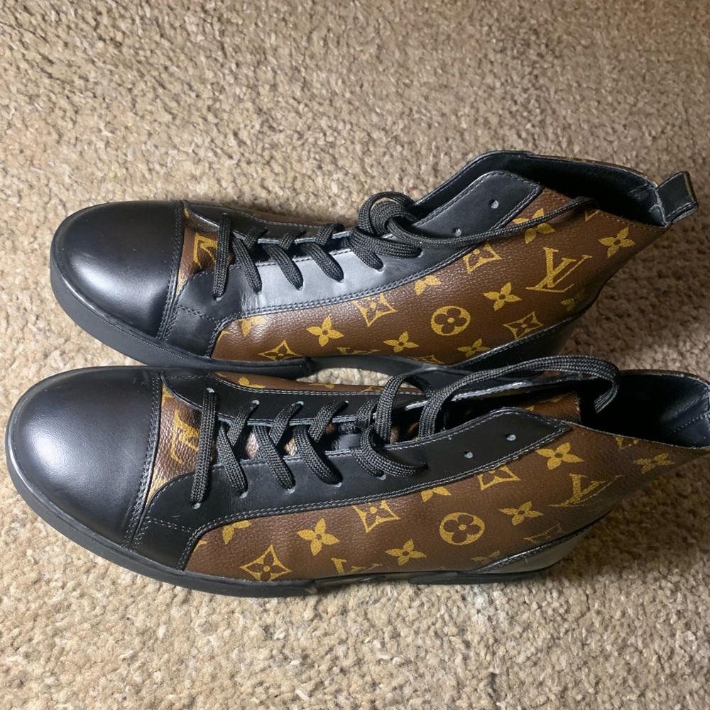 Black And brown Louis Vuitton  (Leather)